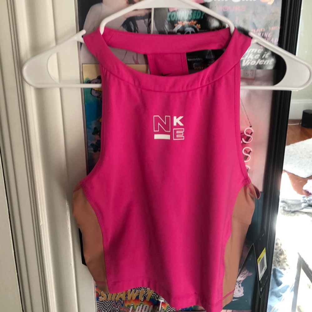 Nike cropped work out shirt (never worn!)